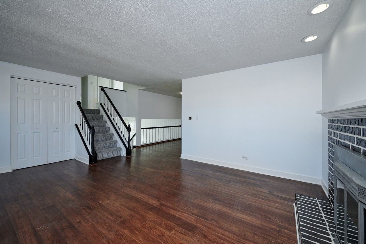 1613 Hartmann Dr - Photo 5 of 33