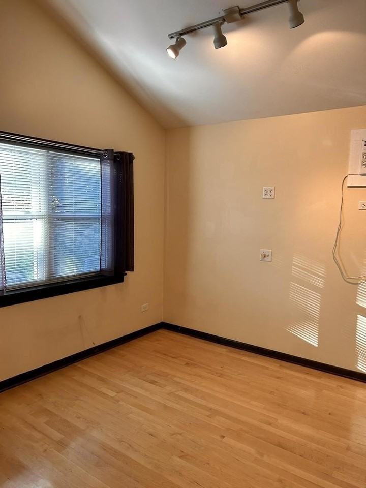 1307 Harlem Ave - Photo 7 of 45