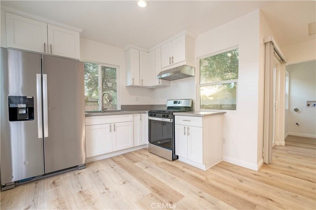 220 E 4th St - Photo 2 of 18