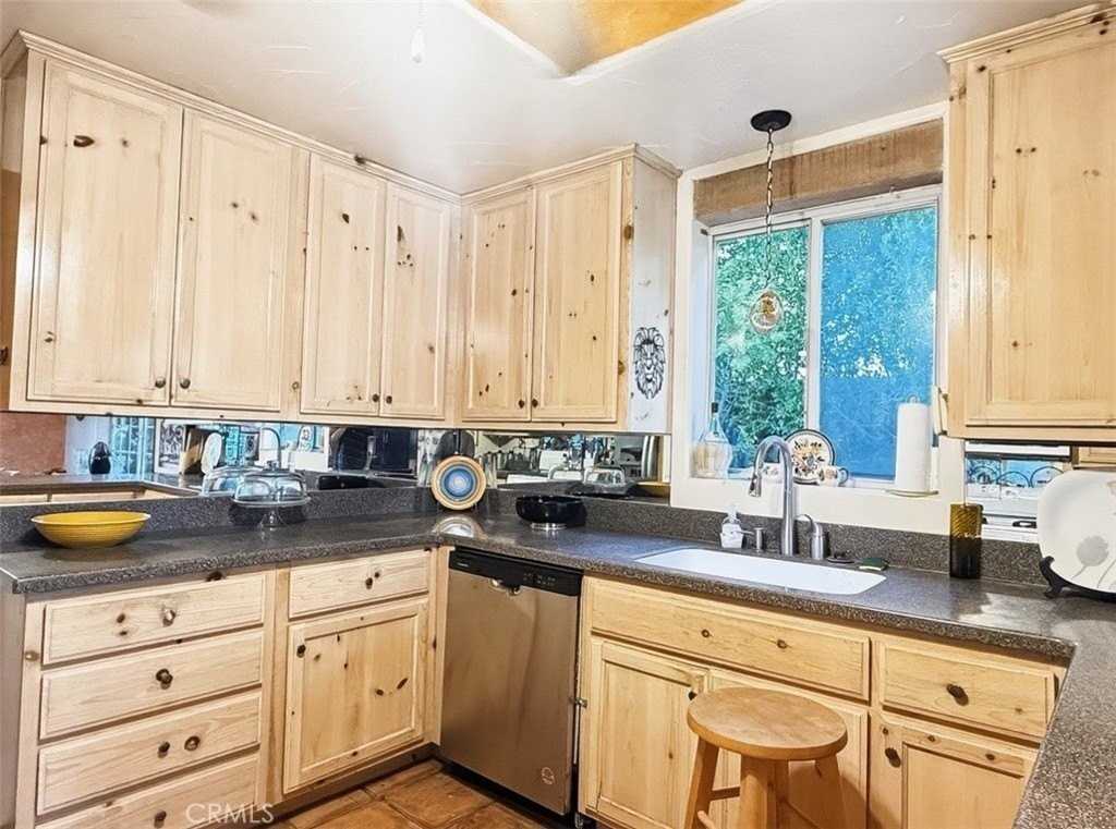 1932 S Barona Rd - Photo 6 of 19