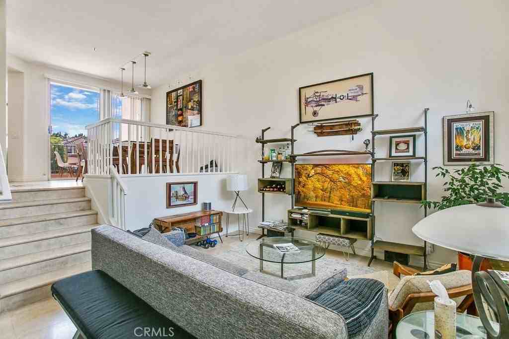 307 Marinella Aisle - Photo 2 of 16