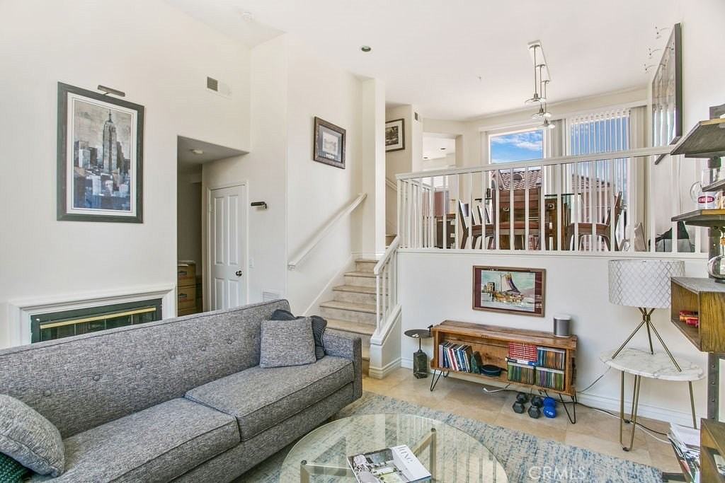 307 Marinella Aisle - Photo 3 of 16