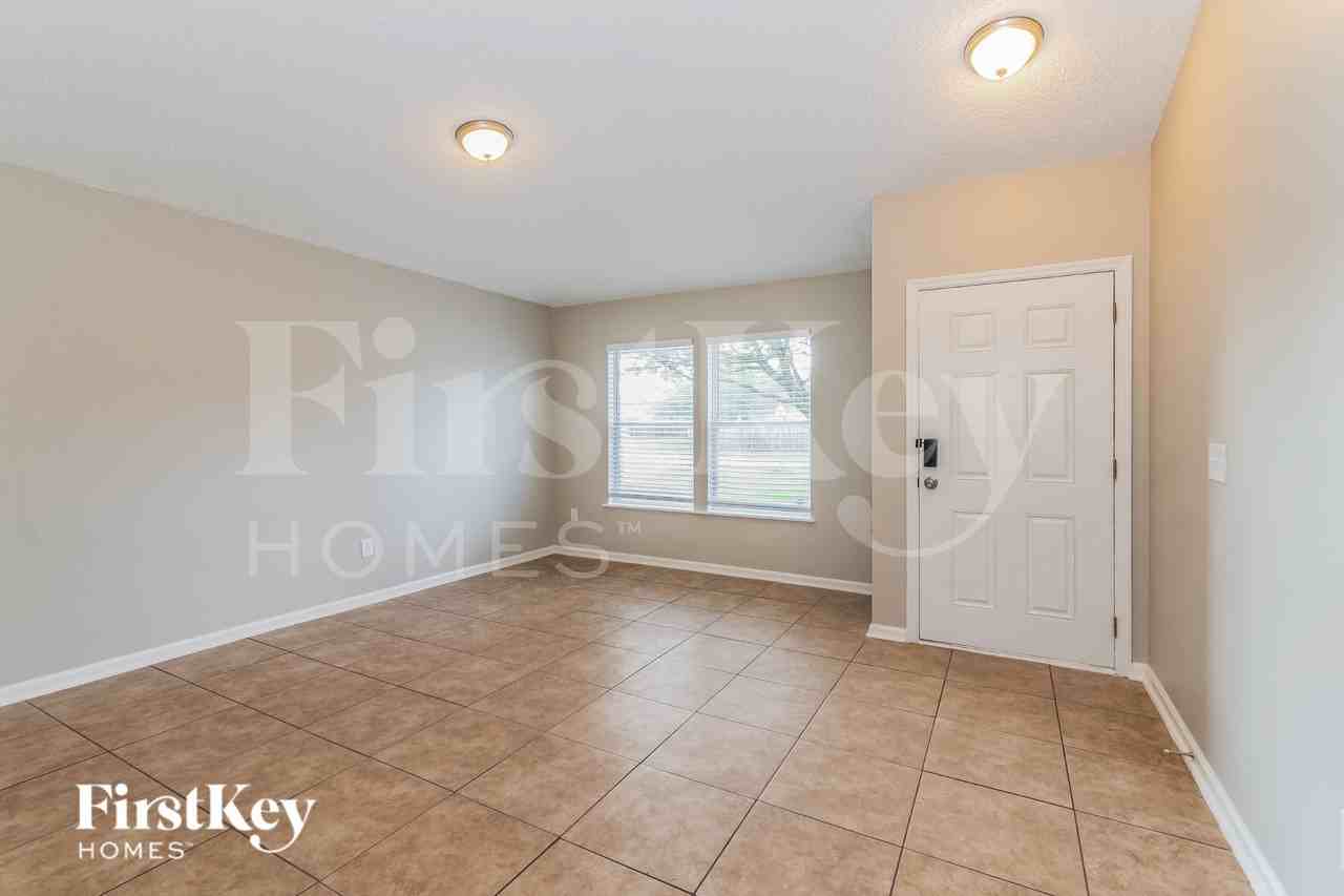 9709 Hazel Lake Dr - Photo 2 of 15