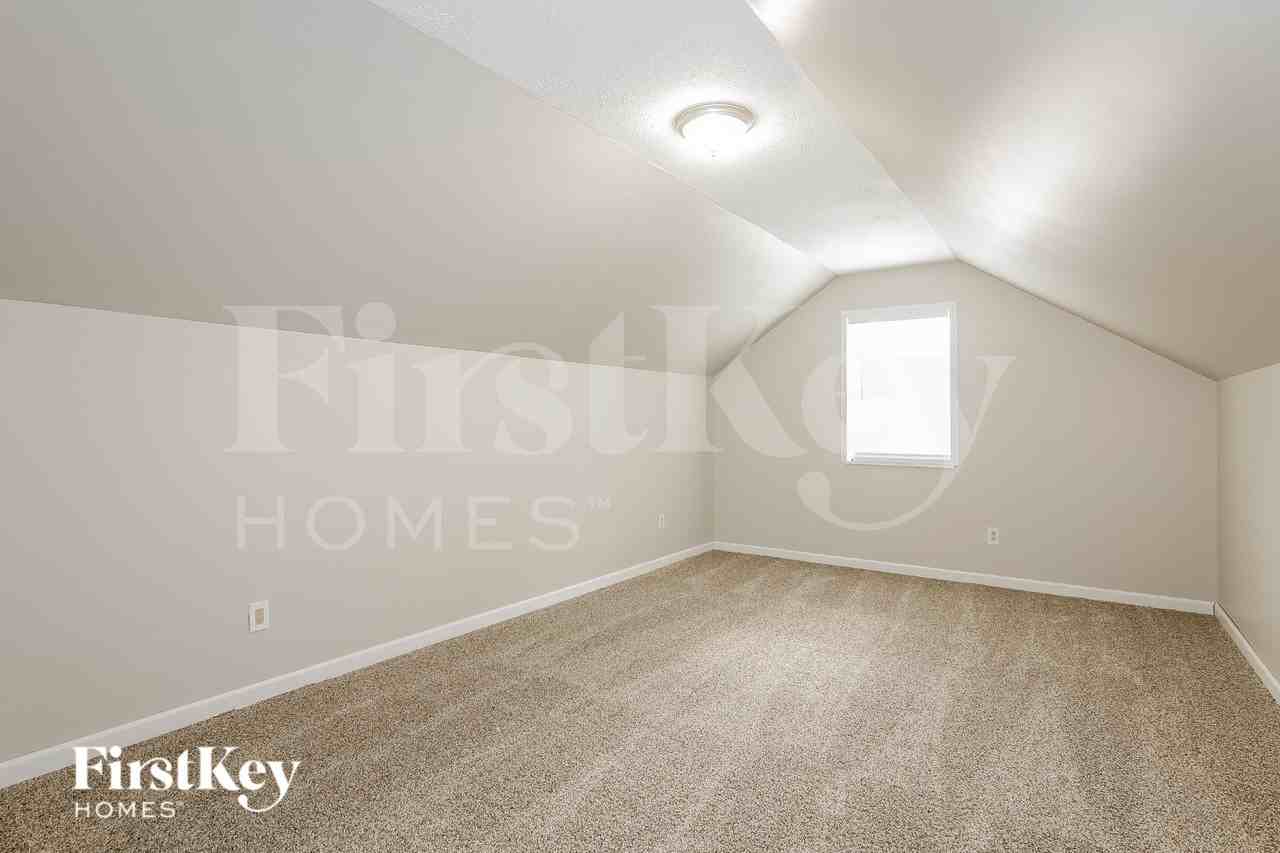 205 Lakefront Dr - Photo 6 of 15