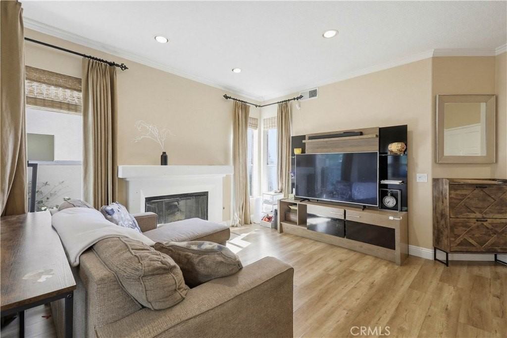 29 Blazewood - Photo 5 of 47