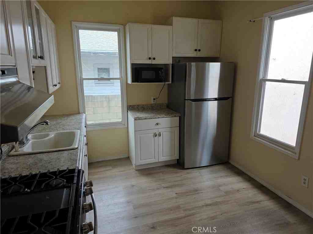 281 N Grand St - Photo 5 of 7