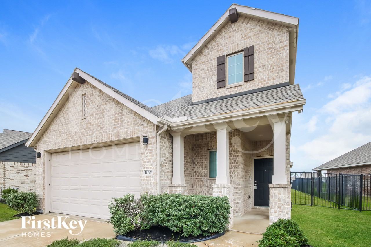 15758 Cairnwell Bend Dr - Photo 2 of 16