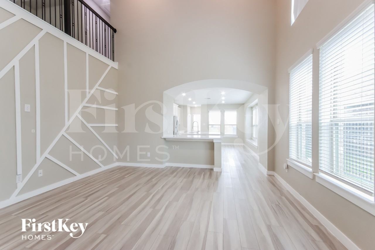 15758 Cairnwell Bend Dr - Photo 3 of 16