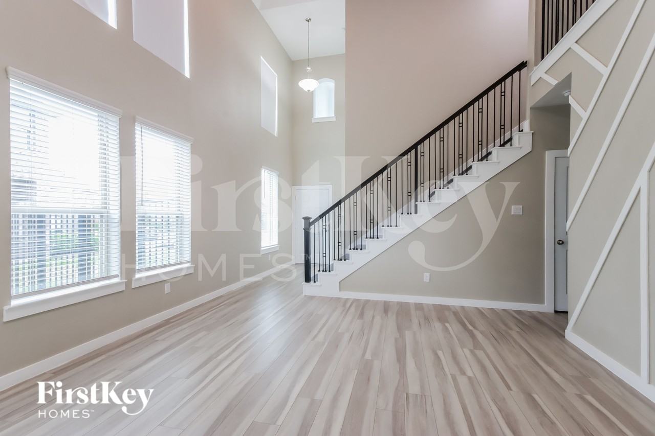 15758 Cairnwell Bend Dr - Photo 4 of 16