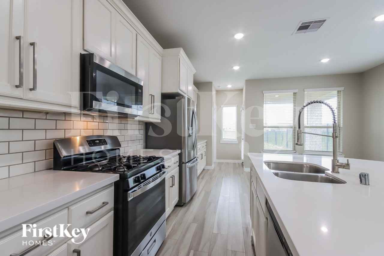 15758 Cairnwell Bend Dr - Photo 5 of 16