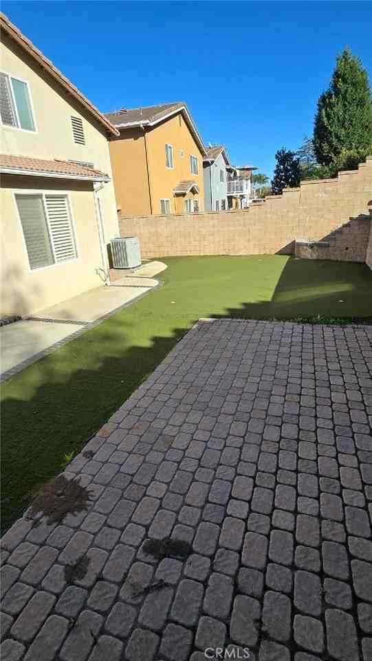 4413 Saint Andrews Dr - Photo 2 of 31