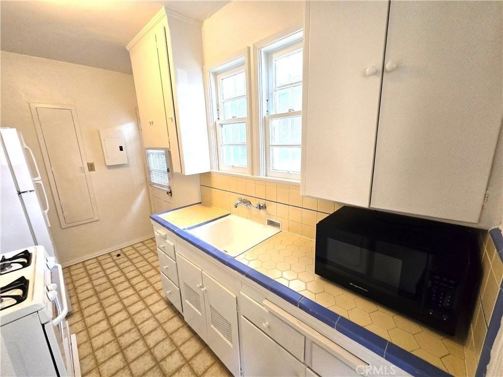 146 N Hamilton Dr #A - Photo 4 of 12