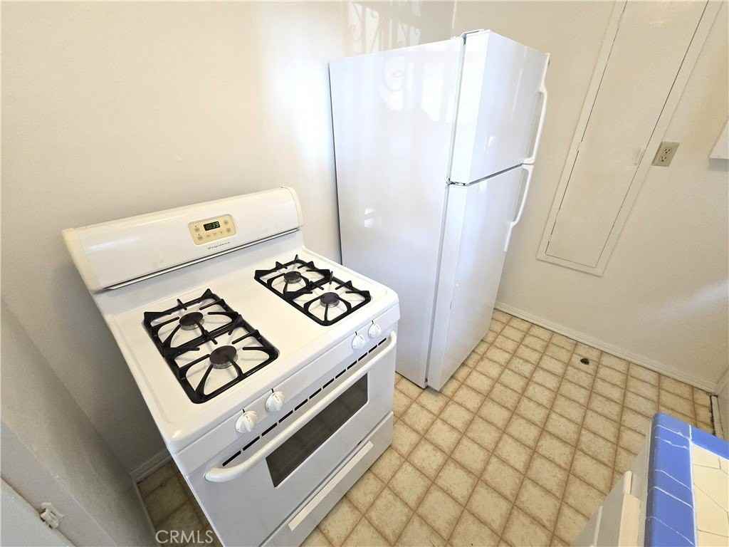 146 N Hamilton Dr #A - Photo 6 of 12