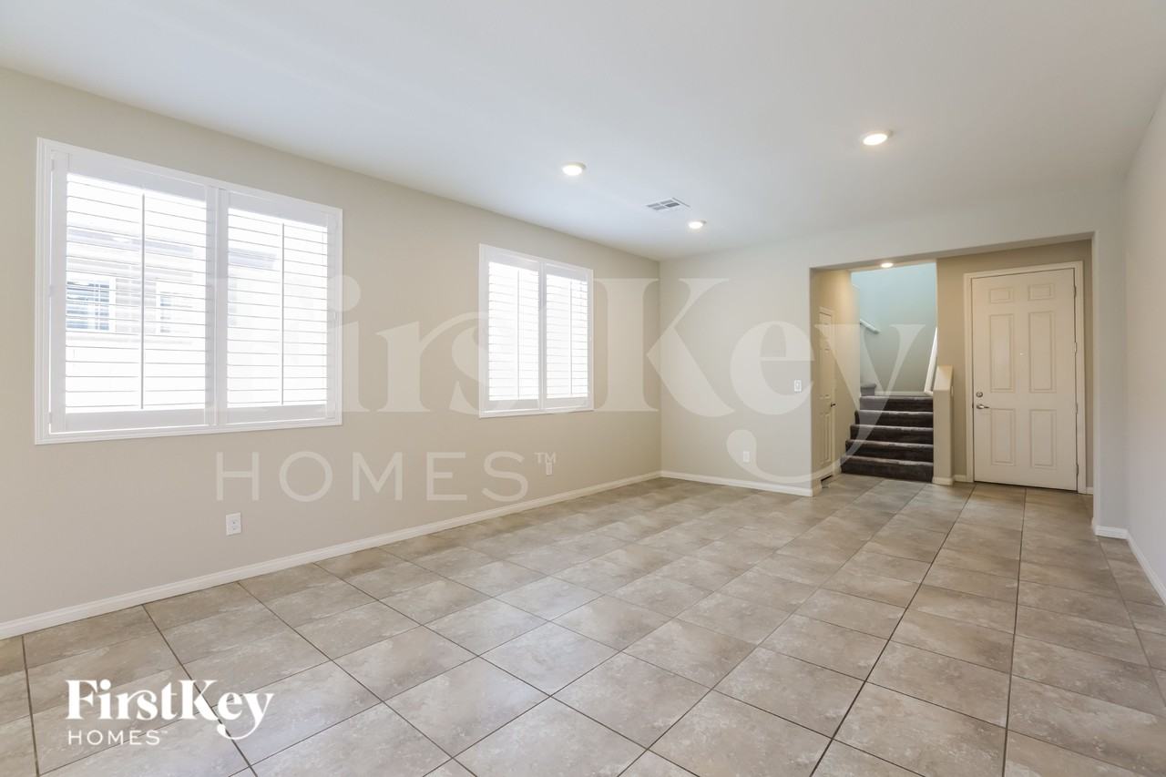 4348 Browns Creek Ave - Photo 4 of 16