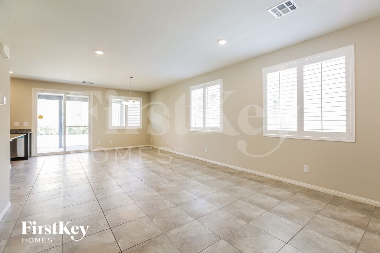 4348 Browns Creek Ave - Photo 5 of 16