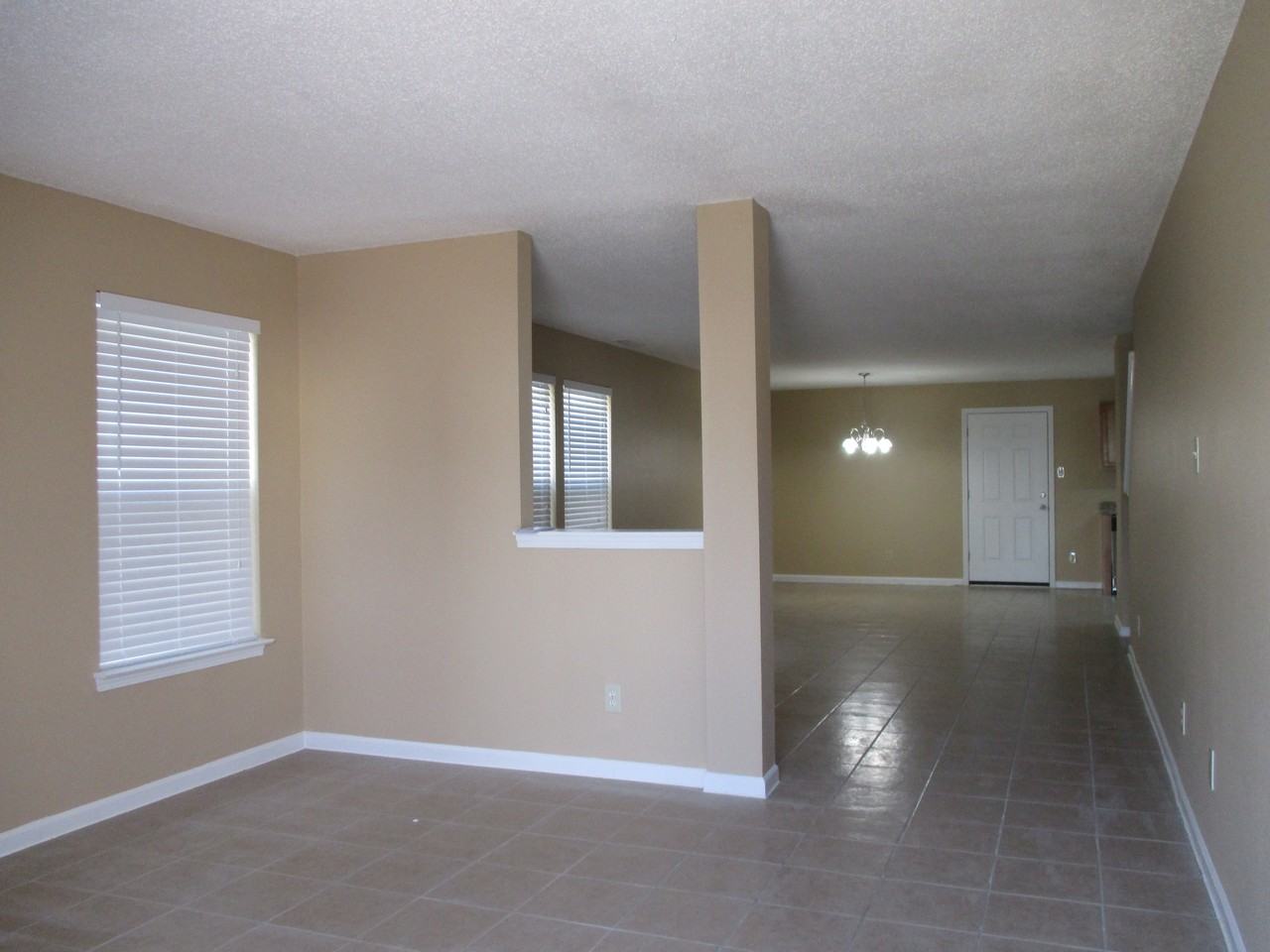 4414 Fullwood Ct - Photo 3 of 15