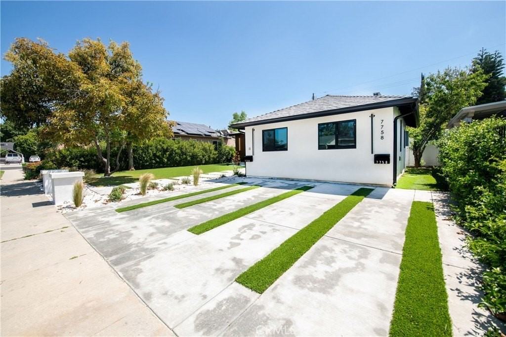 7760 Independence Ave - Photo 6 of 50