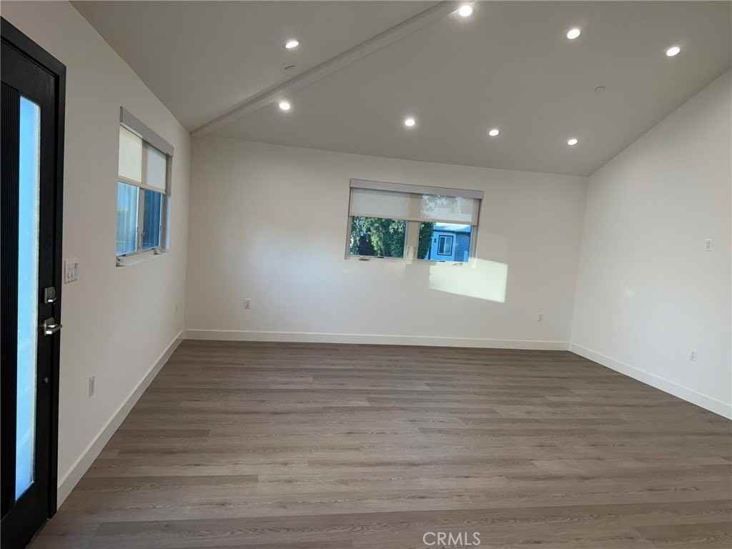 5972 Jamieson Ave - Photo 5 of 22