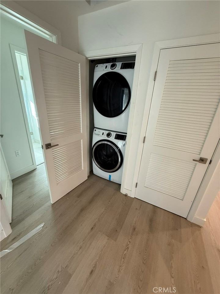 5972 Jamieson Ave - Photo 7 of 22