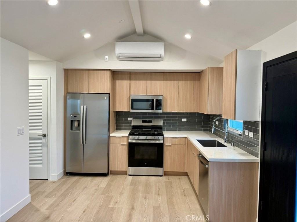 5974 Jamieson Ave - Photo 4 of 15