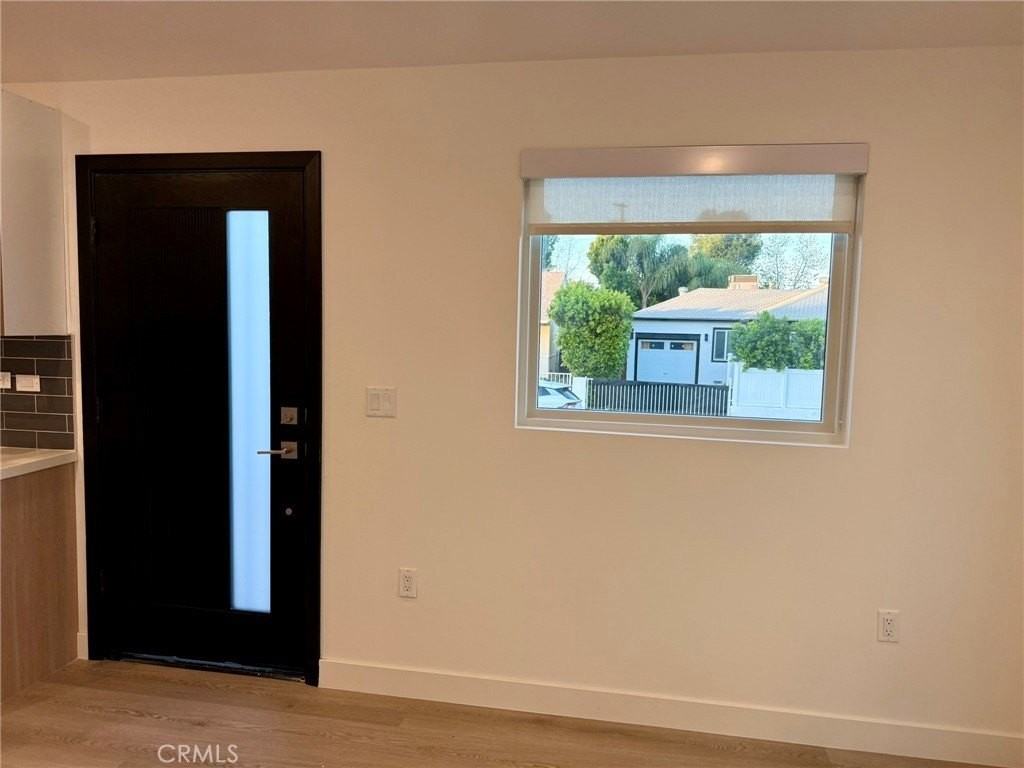 5974 Jamieson Ave - Photo 7 of 15