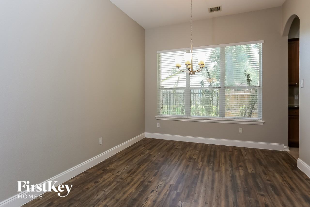 18414 Bluffview Dr - Photo 6 of 15