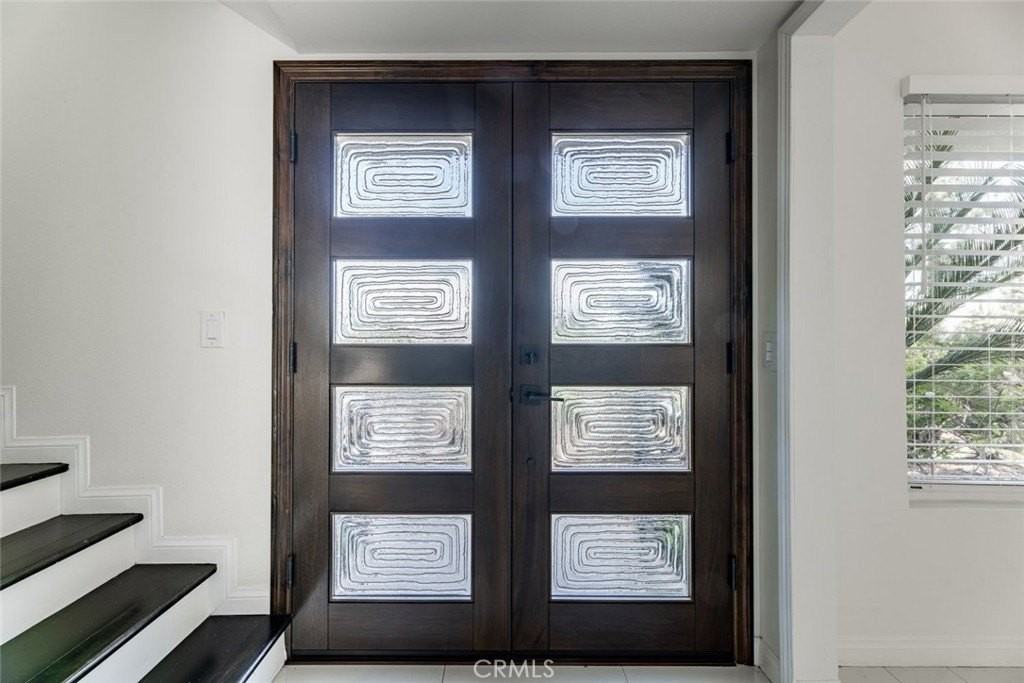 24526 Calvert St - Photo 4 of 41