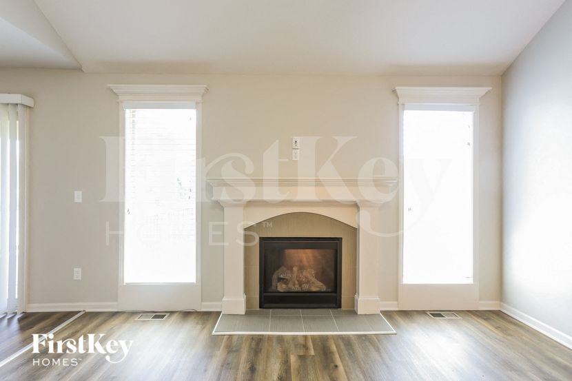 803 E 13th Ter - Photo 3 of 15