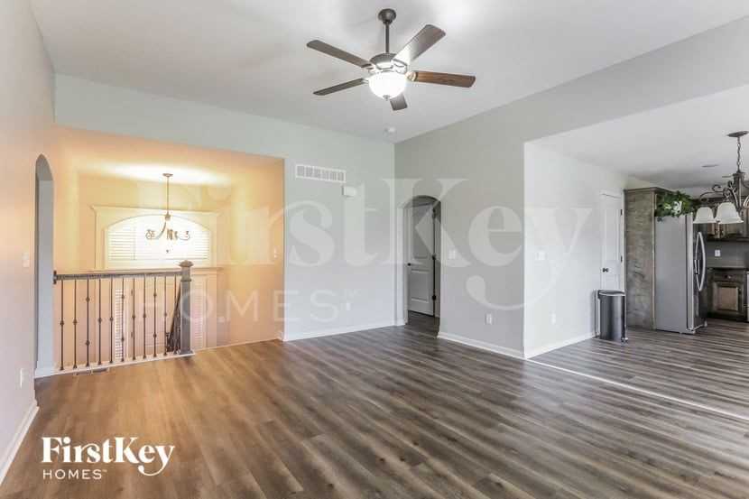 803 E 13th Ter - Photo 5 of 15