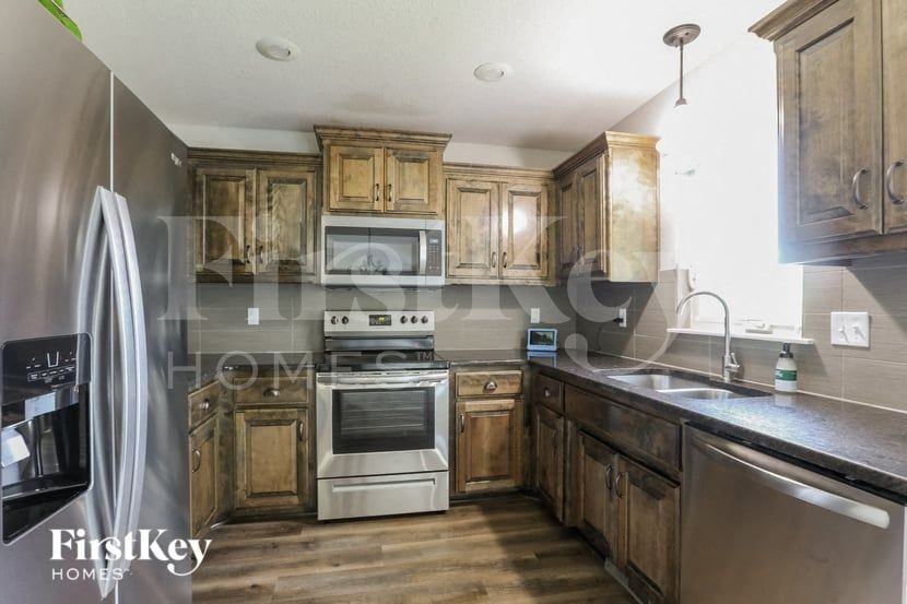 803 E 13th Ter - Photo 7 of 15