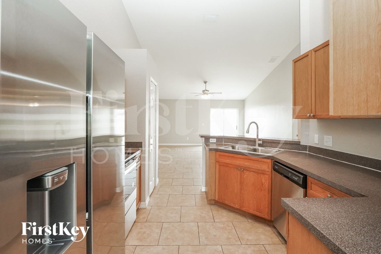 211 Grouper Ct - Photo 4 of 15