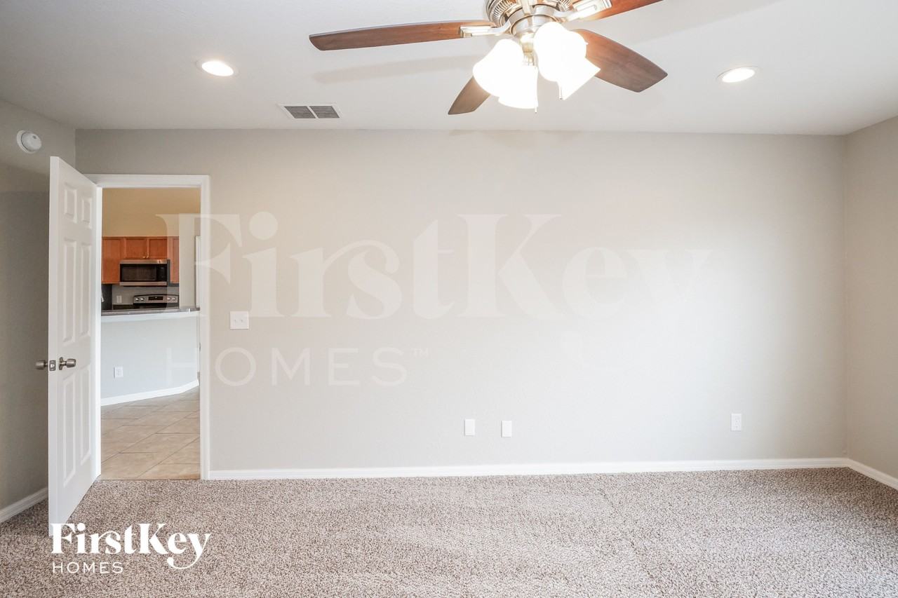 211 Grouper Ct - Photo 7 of 15