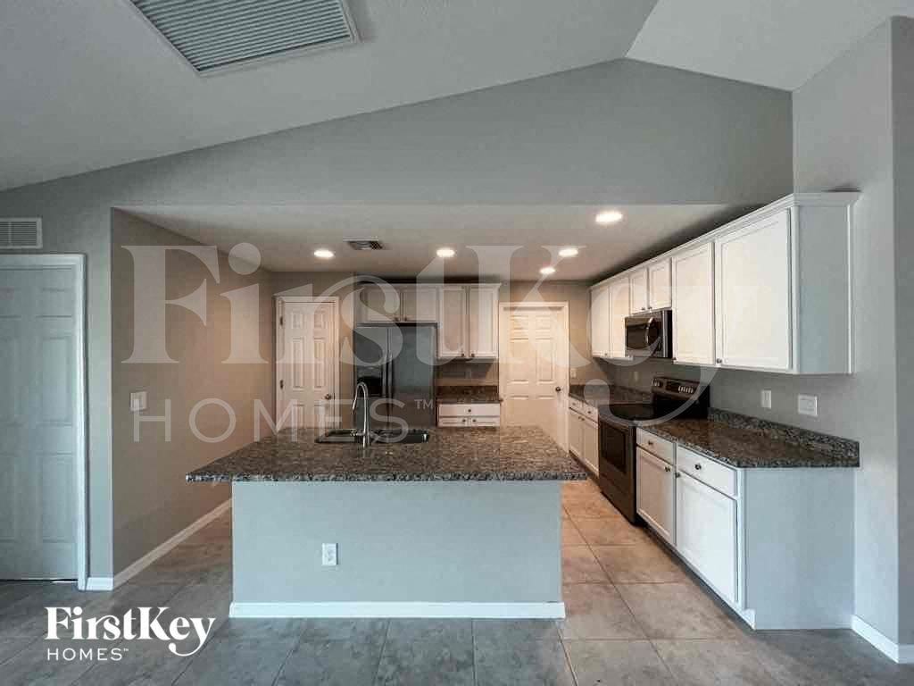 3237 Nw 41st Pl - Photo 4 of 29