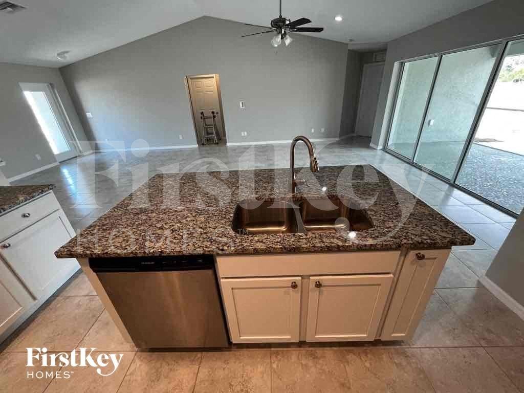 3237 Nw 41st Pl - Photo 7 of 29