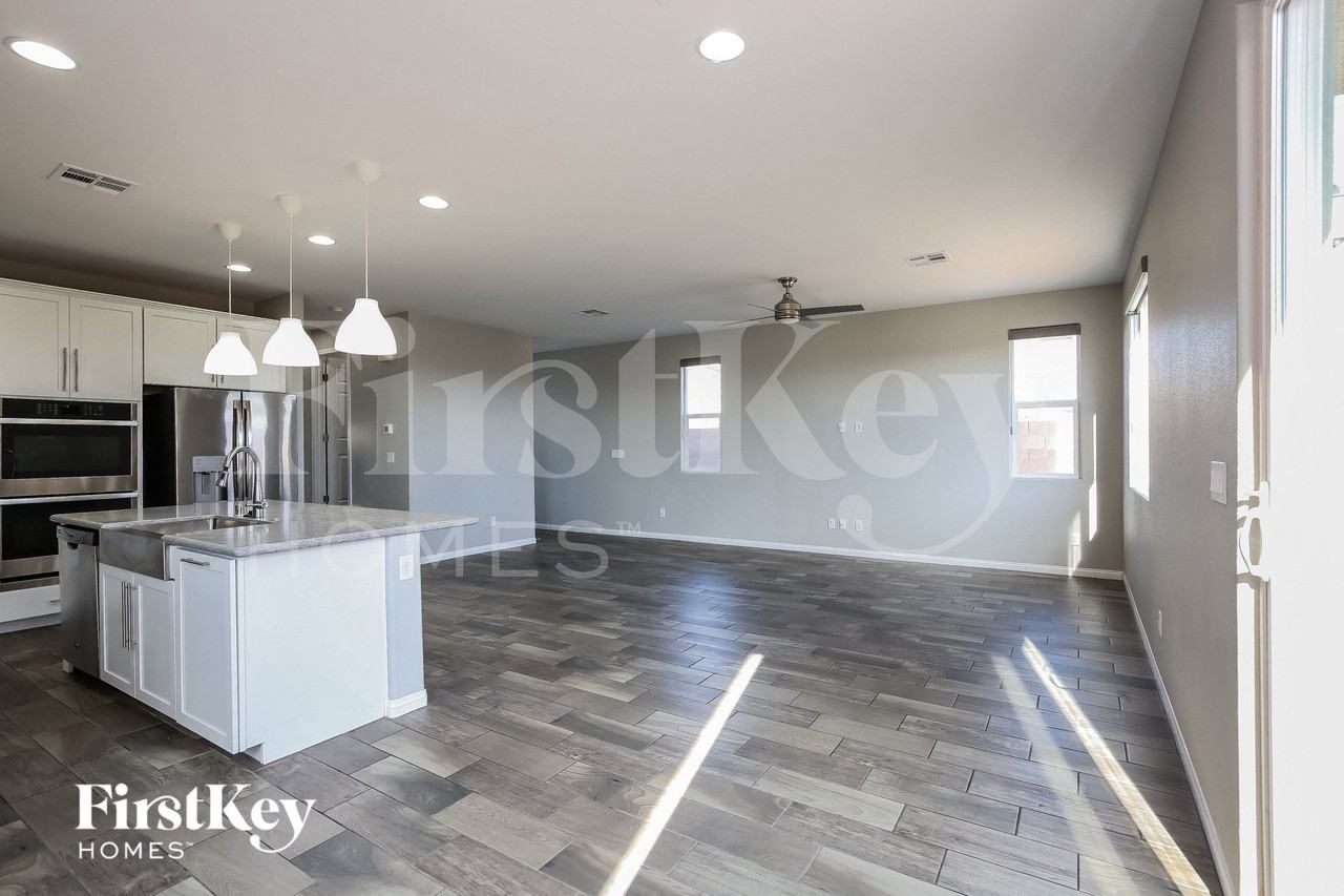 6344 Gulf Waters St - Photo 5 of 15