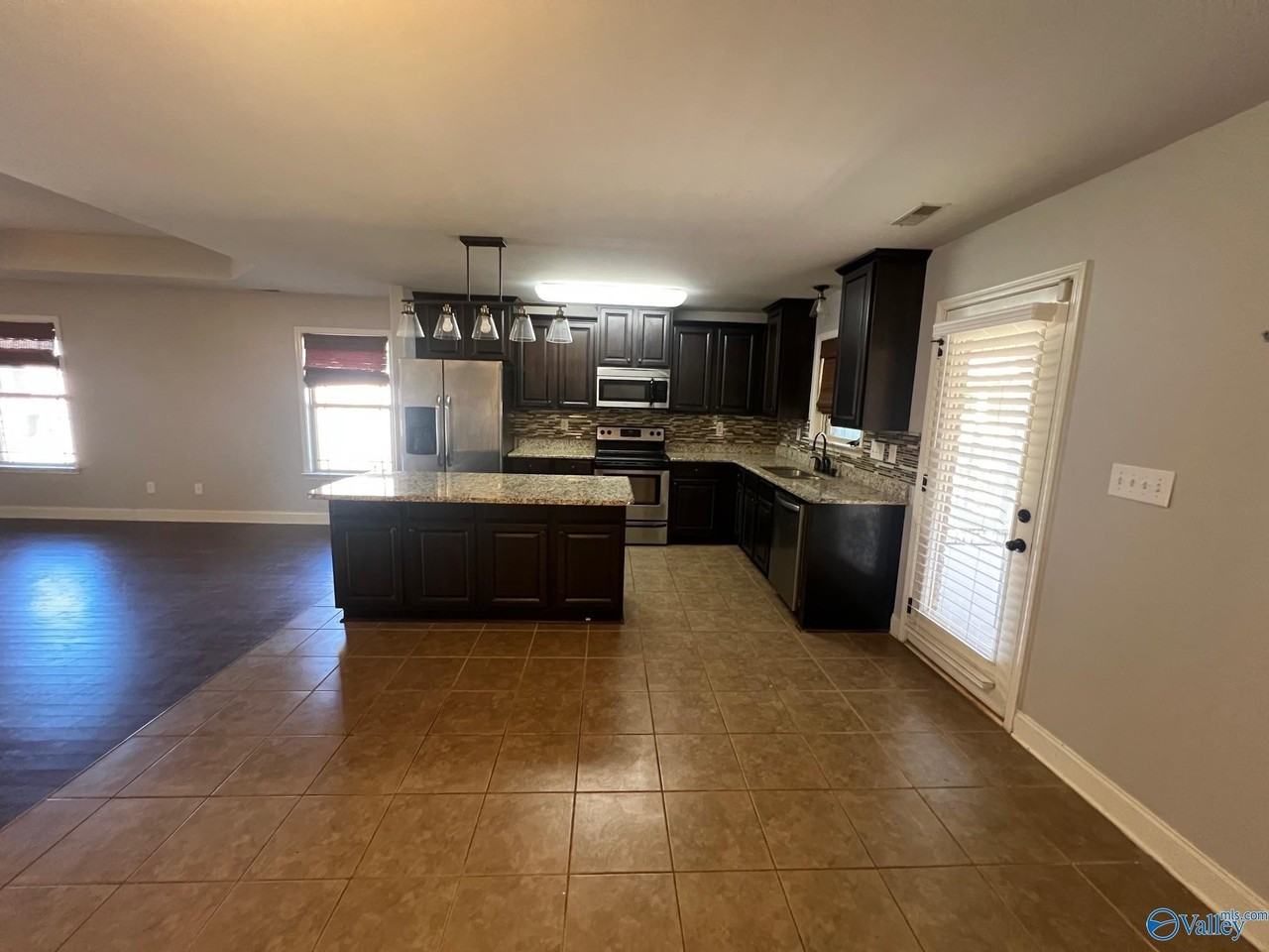 206 Healey Dr - Photo 3 of 17