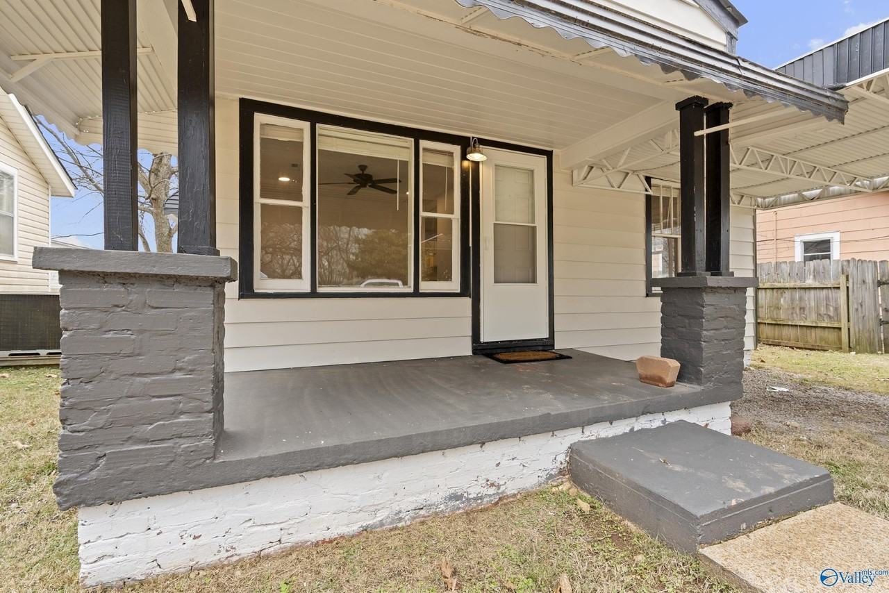 1306 Oshaughnessy Ave Ne - Photo 2 of 11