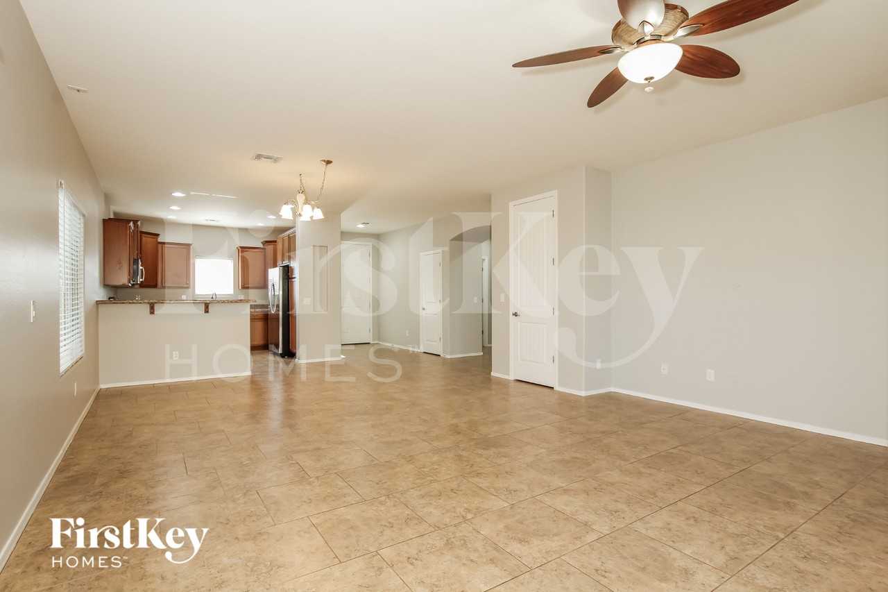 18048 W Post Dr - Photo 3 of 15