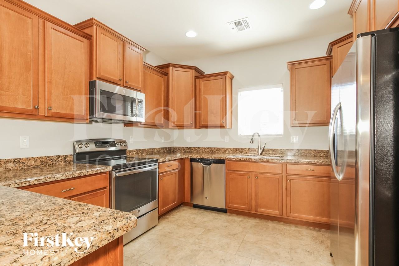 18048 W Post Dr - Photo 6 of 15