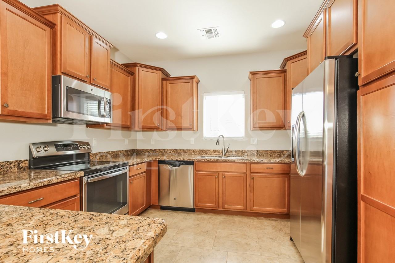 18048 W Post Dr - Photo 7 of 15