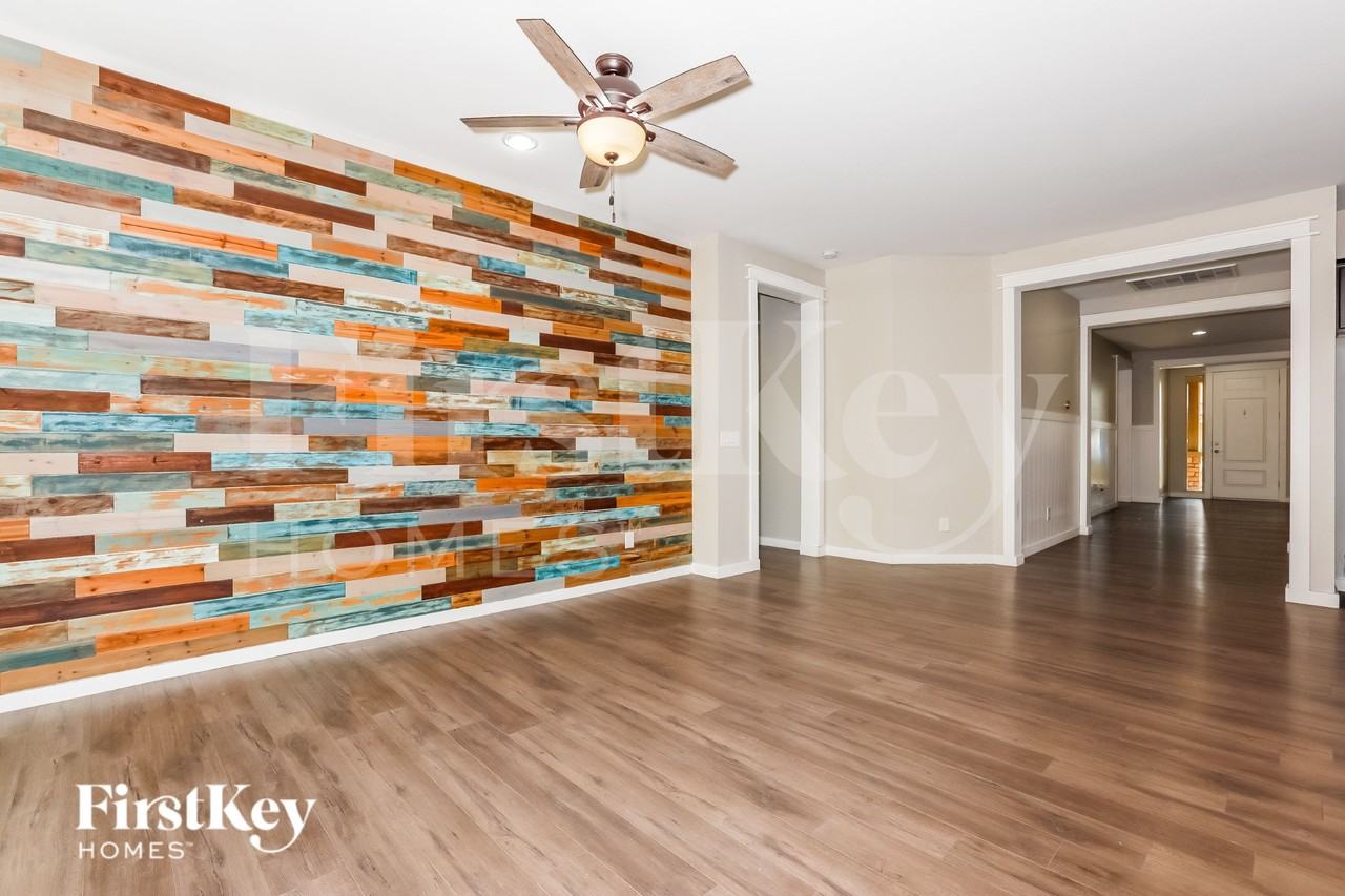 732 W Carlsbad Dr - Photo 2 of 15