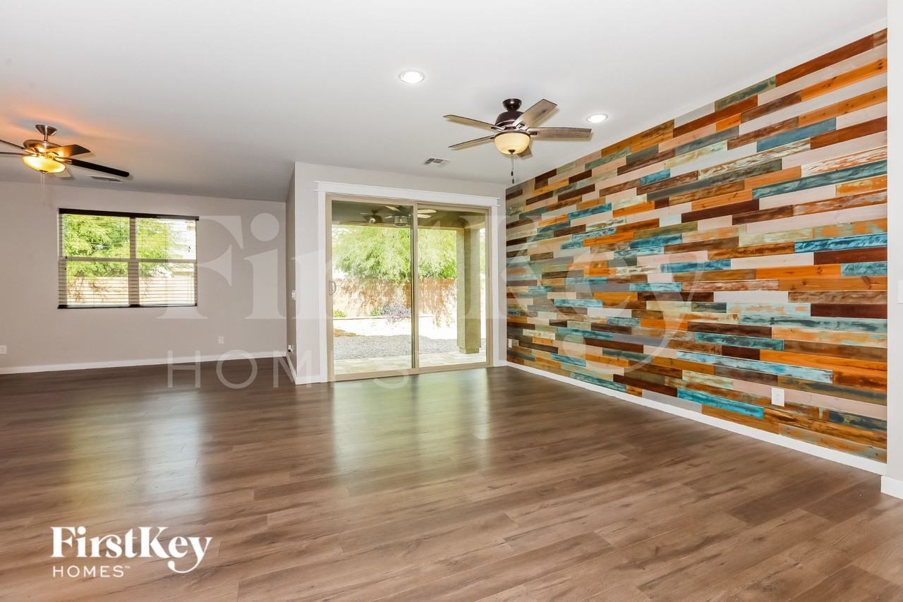 732 W Carlsbad Dr - Photo 3 of 15