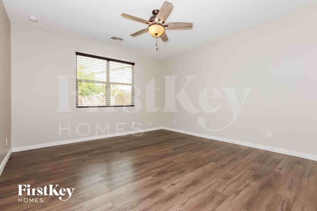 732 W Carlsbad Dr - Photo 7 of 15