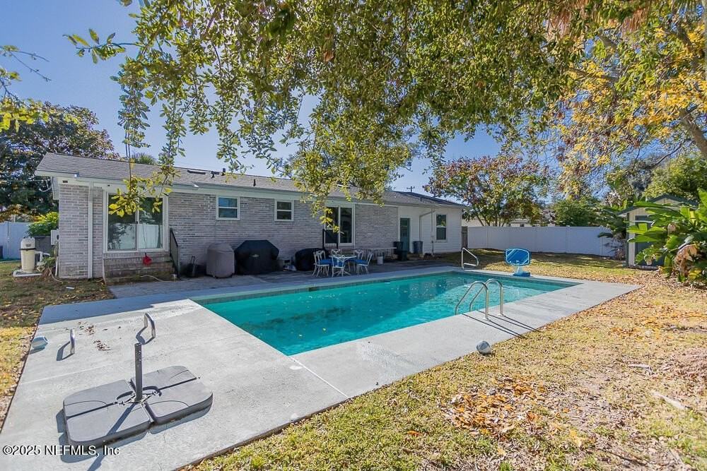 14443 Stacey Rd - Photo 2 of 31