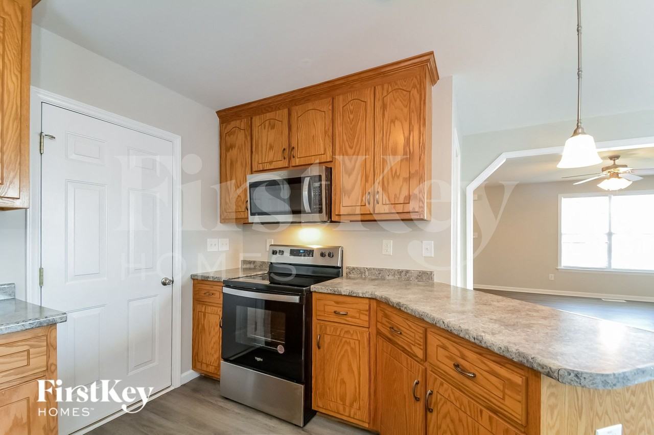 214 Sunset Pointe Dr - Photo 6 of 15