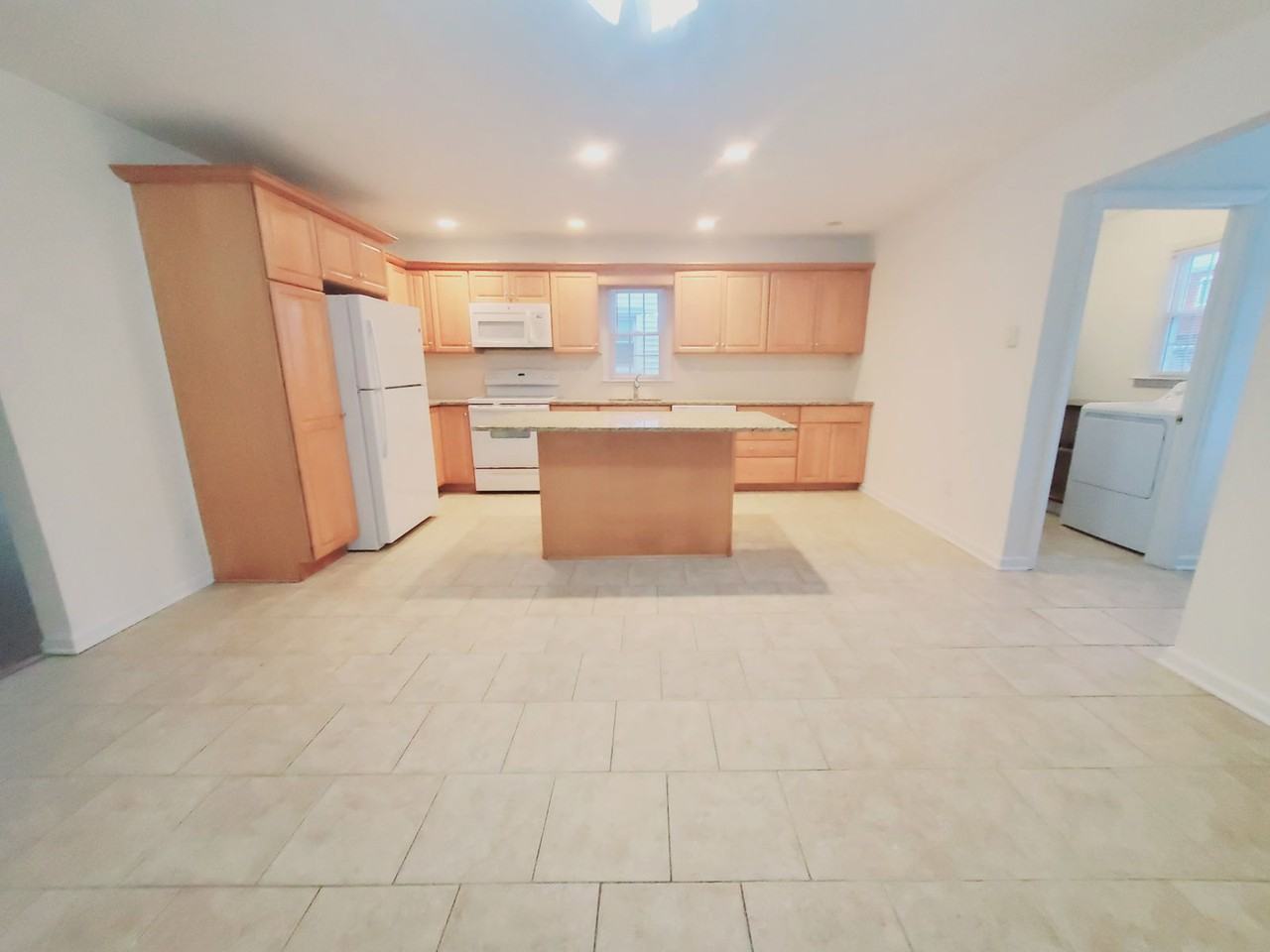 94 Harbor Dr - Photo 2 of 8