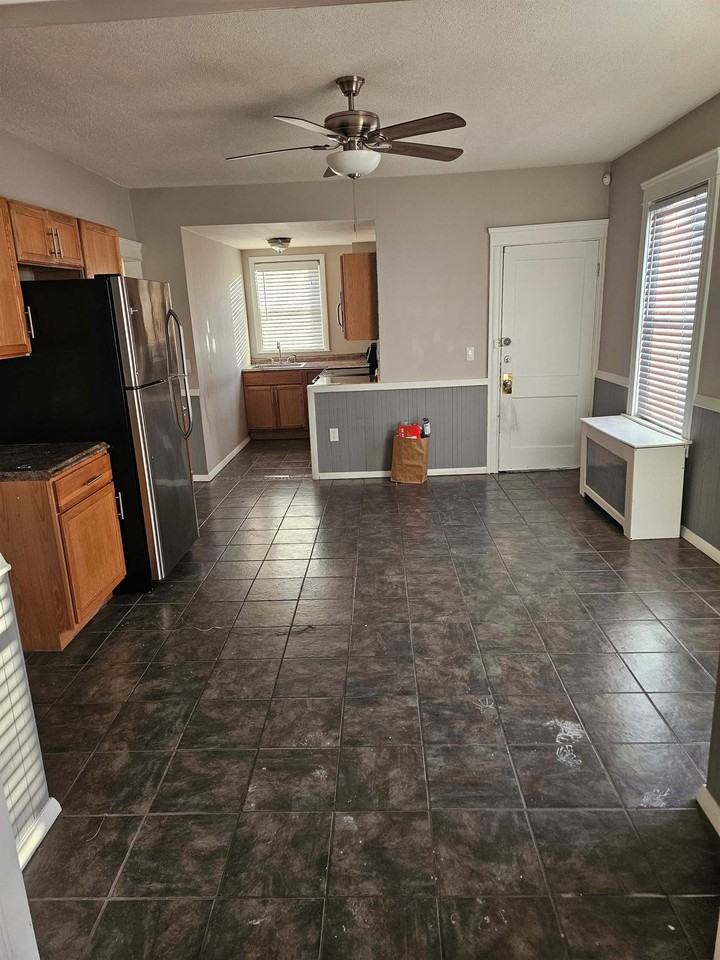 53 Chaplin St - Photo 4 of 13