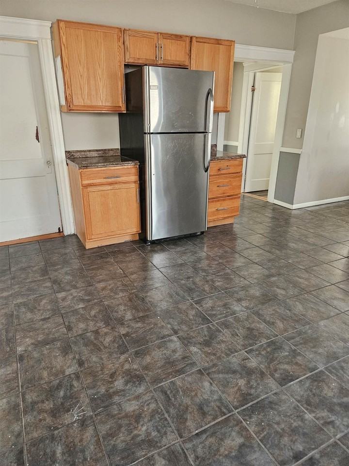 53 Chaplin St - Photo 5 of 13