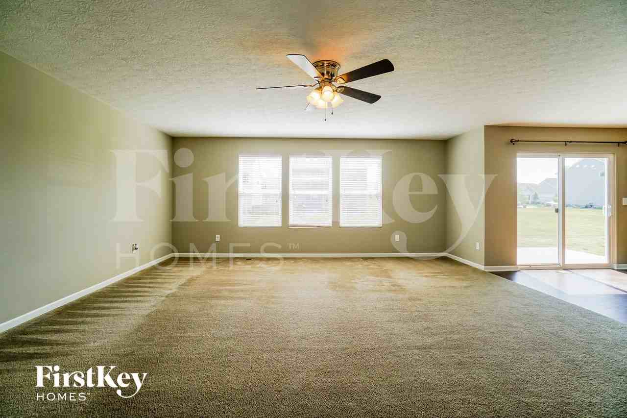 270 Cloverhill Dr - Photo 2 of 15