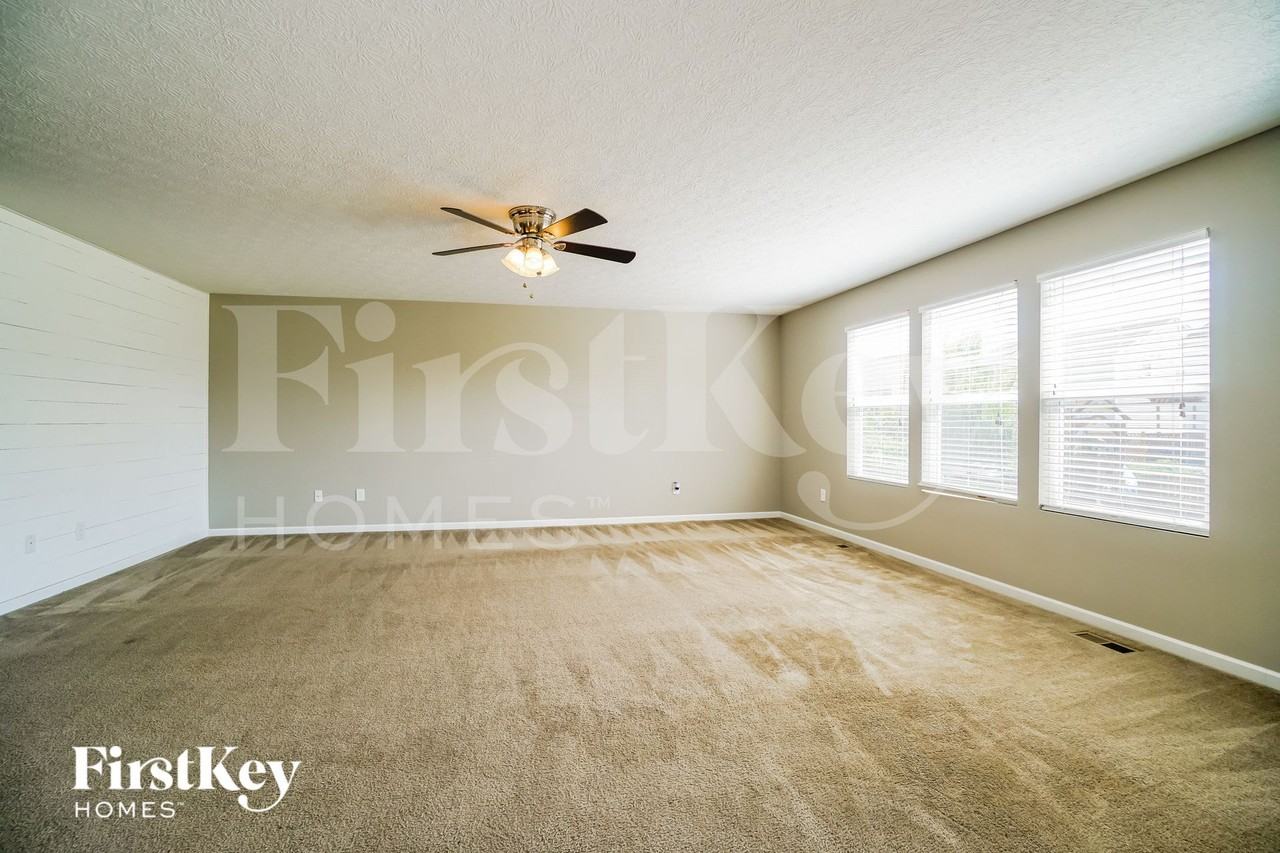 270 Cloverhill Dr - Photo 3 of 15